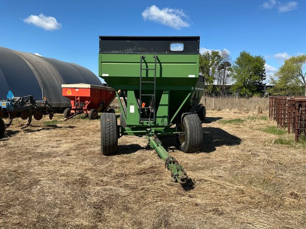 Image for Brent 440 Bushel Gravity Wagon with brakes and lights