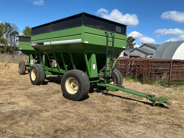 Image for Brent 440 Bushel Gravity Wagon with brakes and lights