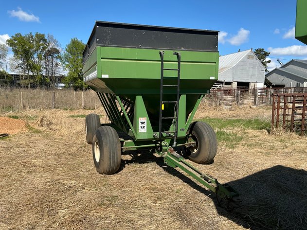 Image for Brent 440 Bushel Gravity Wagon with brakes and lights