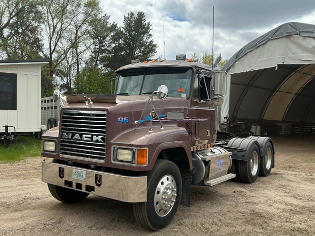 Image for 1996 Mack CH613 Gold Dog Truck