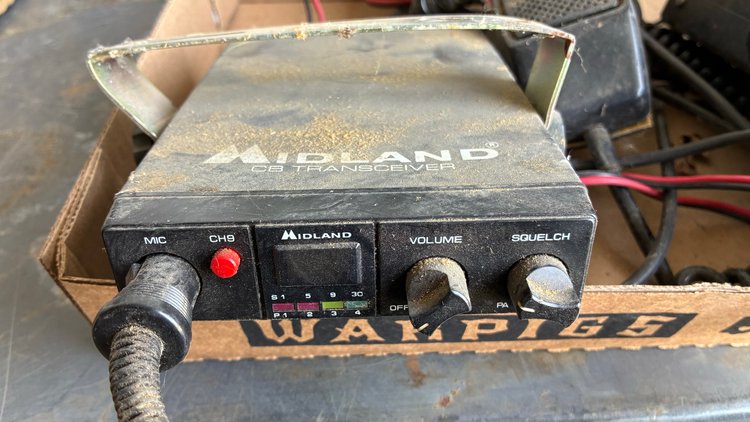 Image for (2) CB radio receivers and magnetic antenna