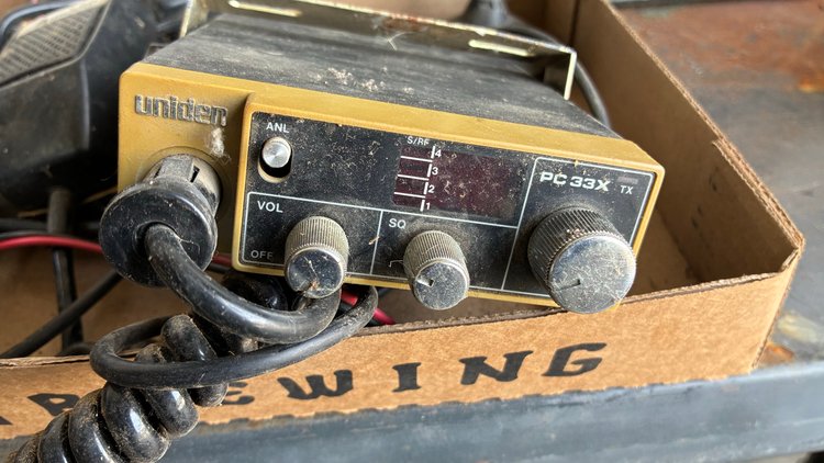 Image for (2) CB radio receivers and magnetic antenna