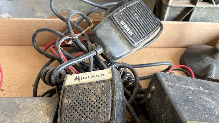 Image for (2) CB radio receivers and magnetic antenna