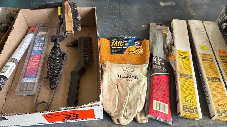 Image for Tillman leather welding gloves, electrodes, chipping hammers