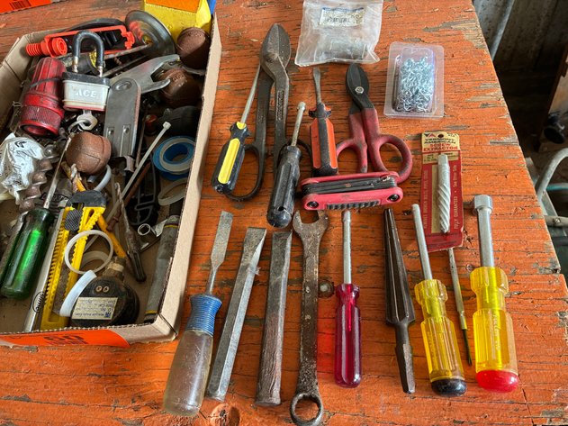 Image for Screw drivers, heavy duty scissors, screw extractor, padlock