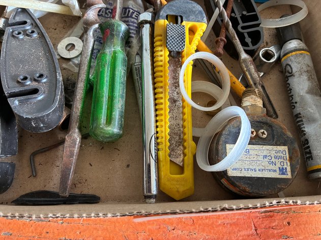 Image for Screw drivers, heavy duty scissors, screw extractor, padlock