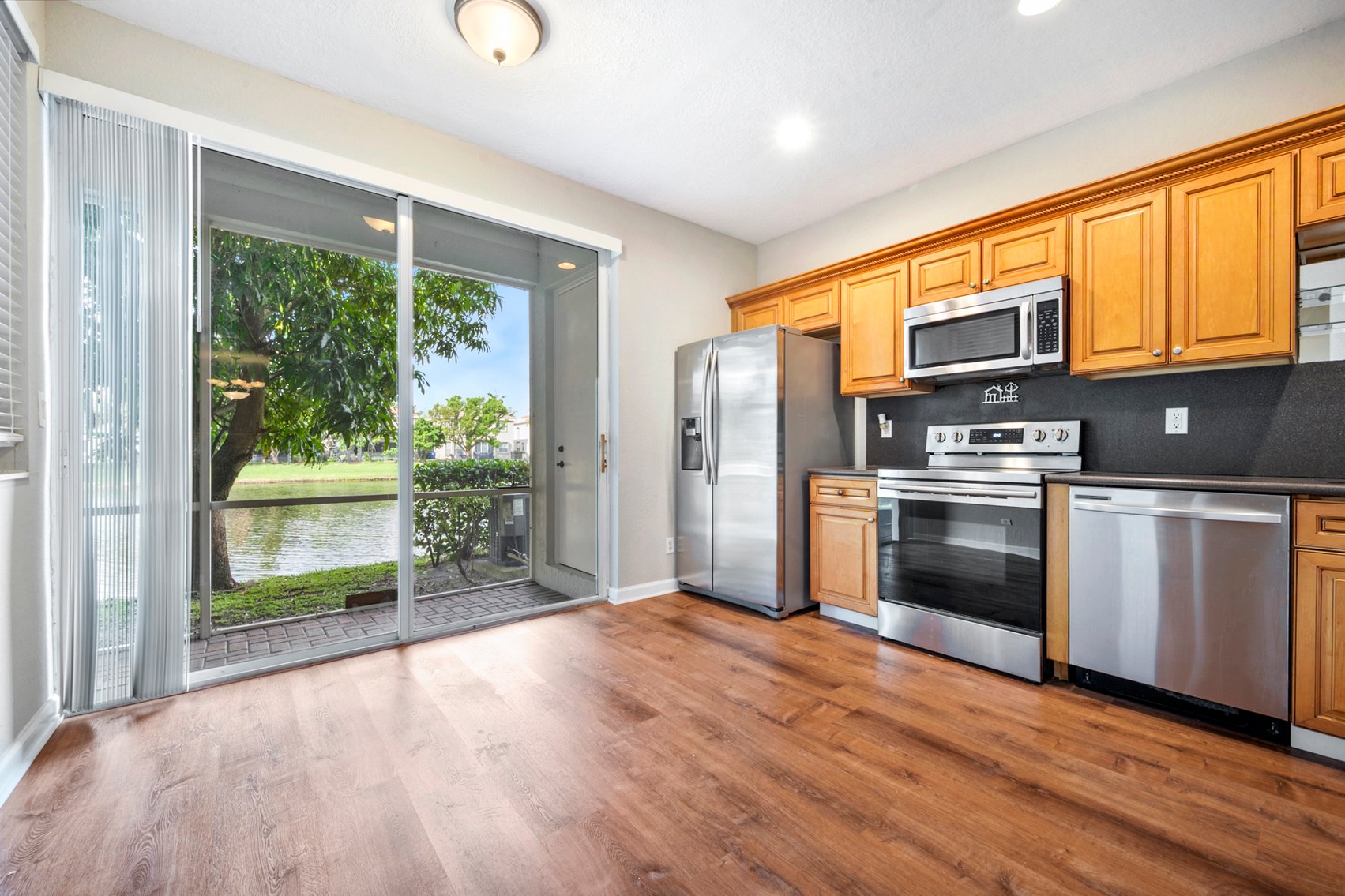 Image for Thousand Oaks Townhouse Riviera Beach, Online Auction, Palm Beach County