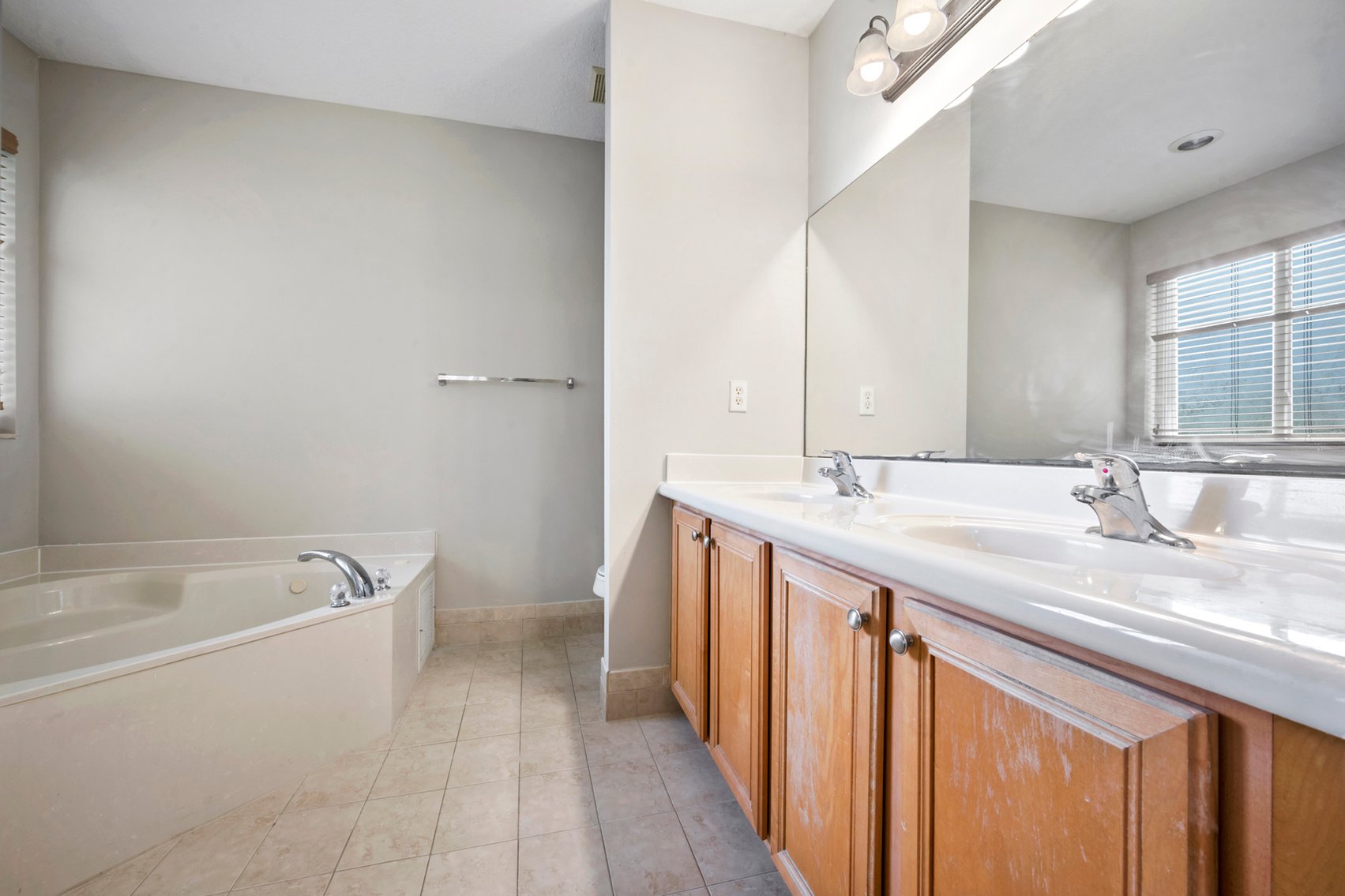Image for Thousand Oaks Townhouse Riviera Beach, Online Auction, Palm Beach County
