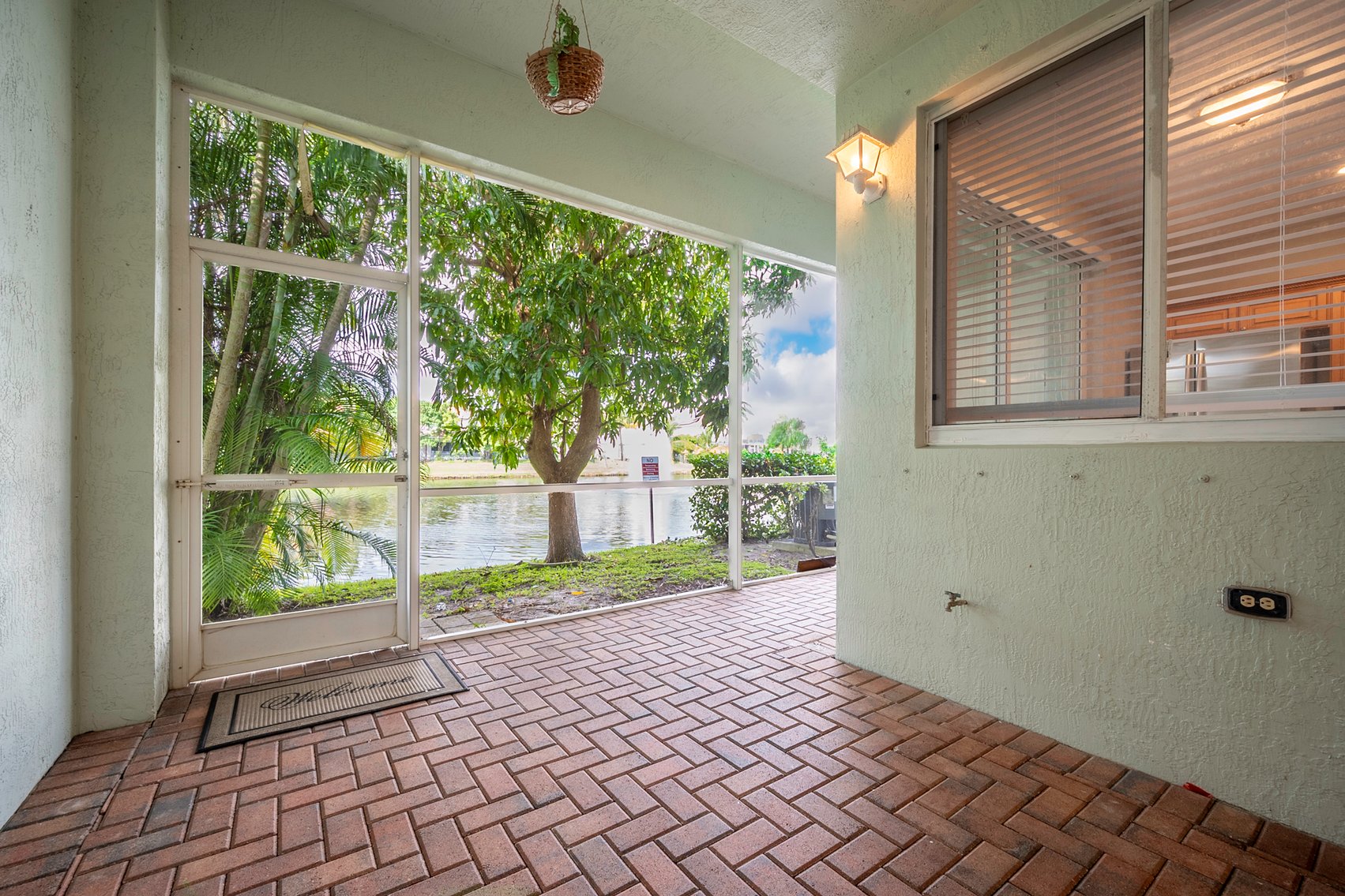 Image for Thousand Oaks Townhouse Riviera Beach, Online Auction, Palm Beach County