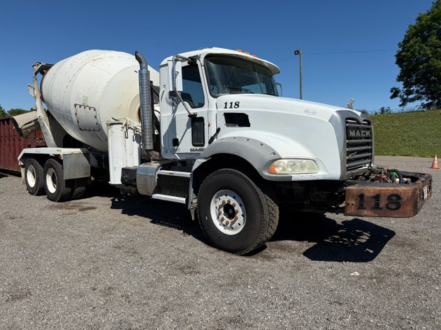Image for 2015 MACK TANDEM AXLE CONCRETE TRUCK