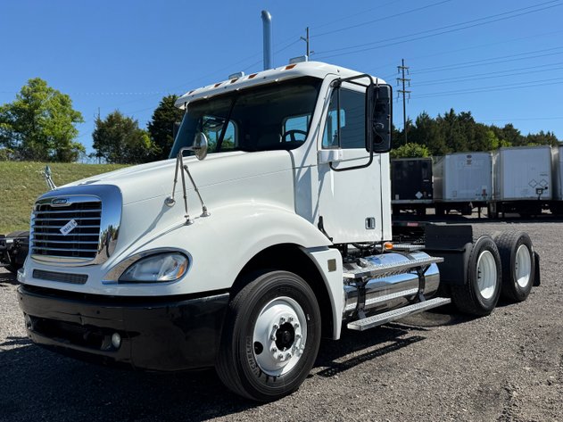 Image for FREIGHTLINER TANDEM AXLE ROAD TRACTOR
