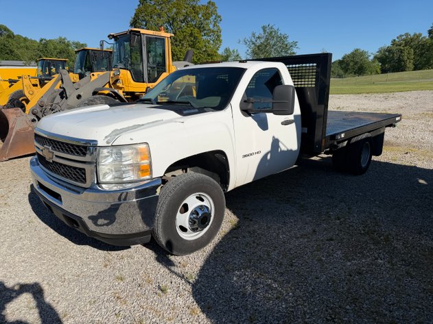 Image for 2011 CHEVY 3500 FLATBED TRUCK