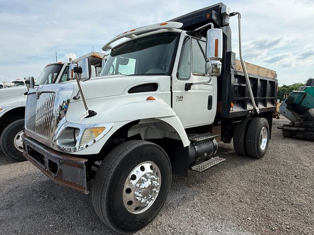Image for 2007 INTERNATIONAL 7400 DUMP TRUCK