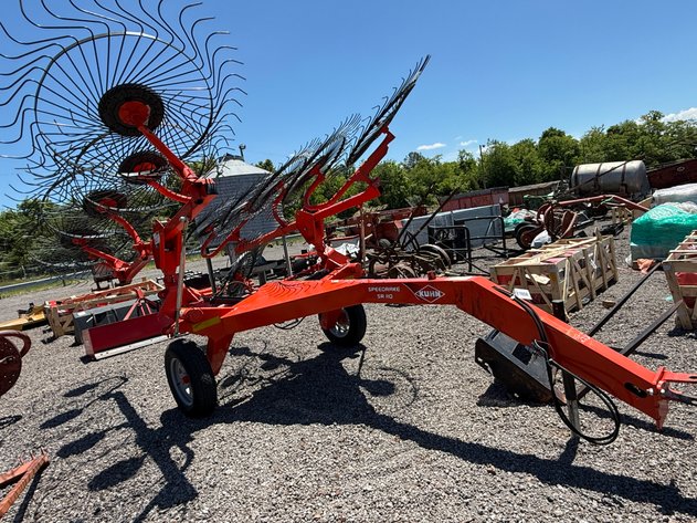 Image for KUHN SR110 10 WHEEL V-RAKE W/KICKER WHEEL