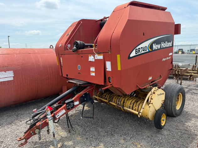 Image for NEW HOLLAND BR740 ROUND BALER