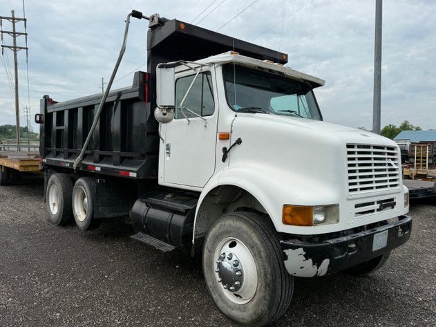 Image for 1999 INTERNATIONAL 8100 TANDEM AXLE DUMP TRUCK