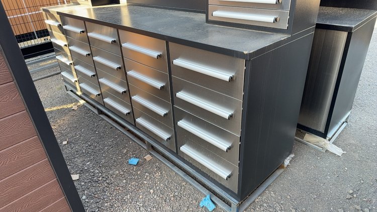 Image for 9.5' 30 DRAWER METAL WORK BENCH
