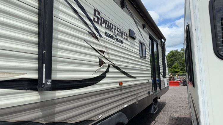 Image for 2017 FABRIQUE SPORTSMAN 37' BUMPER PULL CAMPER