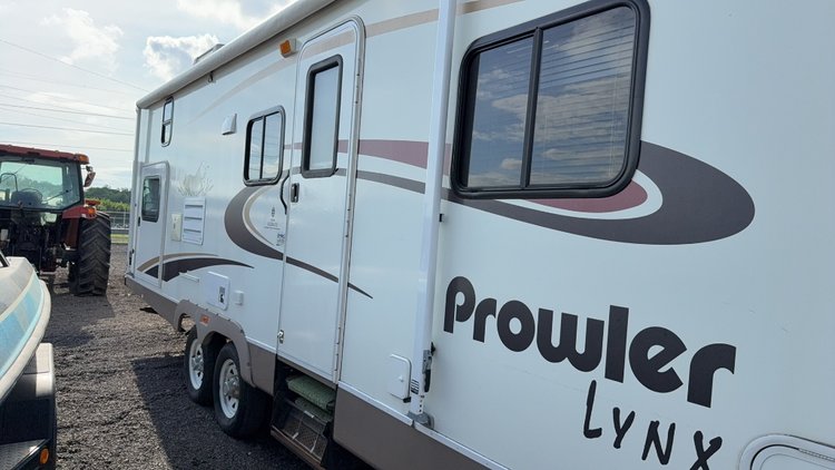 Image for 2004 FLEETWOOD PROWLER 26' BUMPER PULL CAMPER