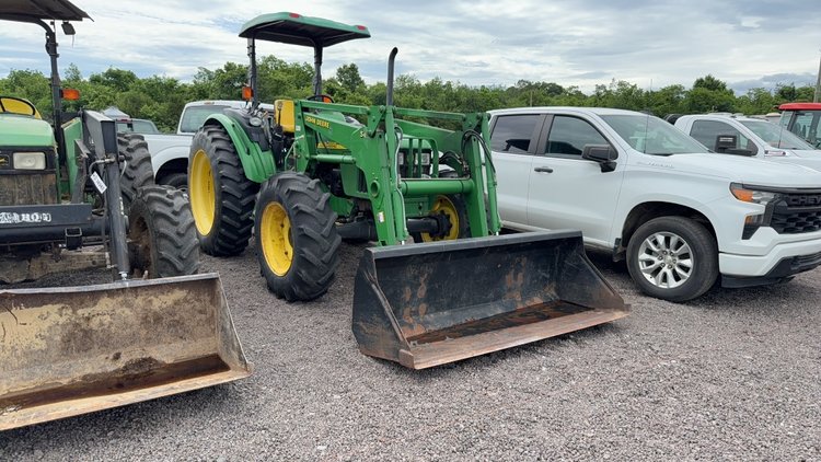 Image for JOHN DEERE 5520 TRACTOR