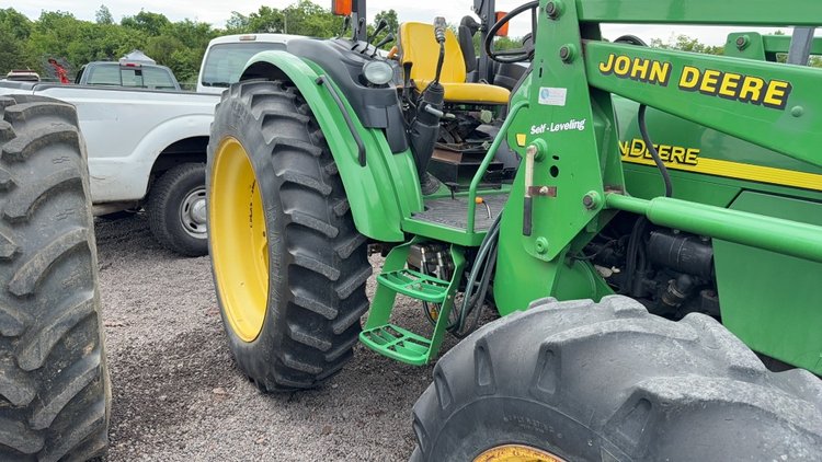 Image for JOHN DEERE 5520 TRACTOR