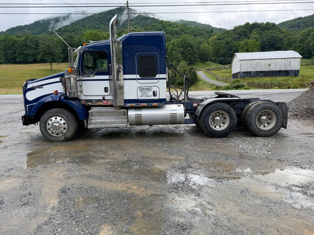 Image for KENWORTH TANDEM AXLE ROAD TRACTOR