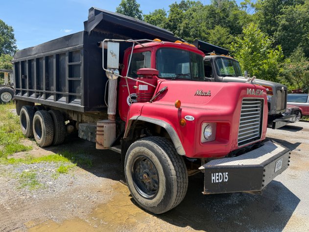 Image for MACK DM TANDEM AXLE DUMP TRUCK