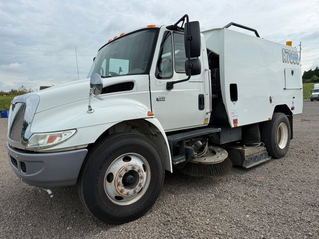 Image for 2006 INTERNATIONAL 4300 STREET SWEEPING TRUCK