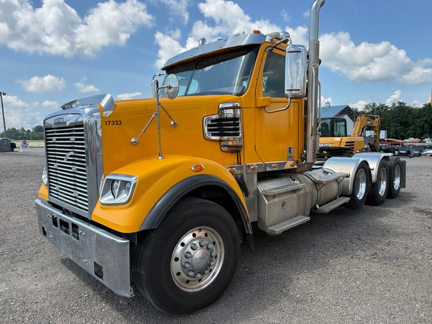 Image for 2016 FREIGHTLINER 1225D TRI-AXLE ROAD TRACTOR