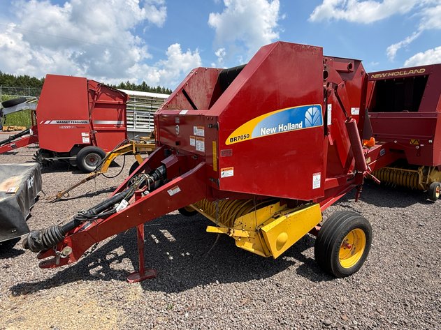 Image for NEW HOLLAND BR 7050 ROUND BALER