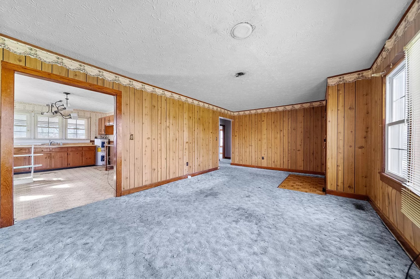 Image for ABSOLUTE REAL ESTATE AUCTION - THURSDAY APRIL 4TH AT 9AM