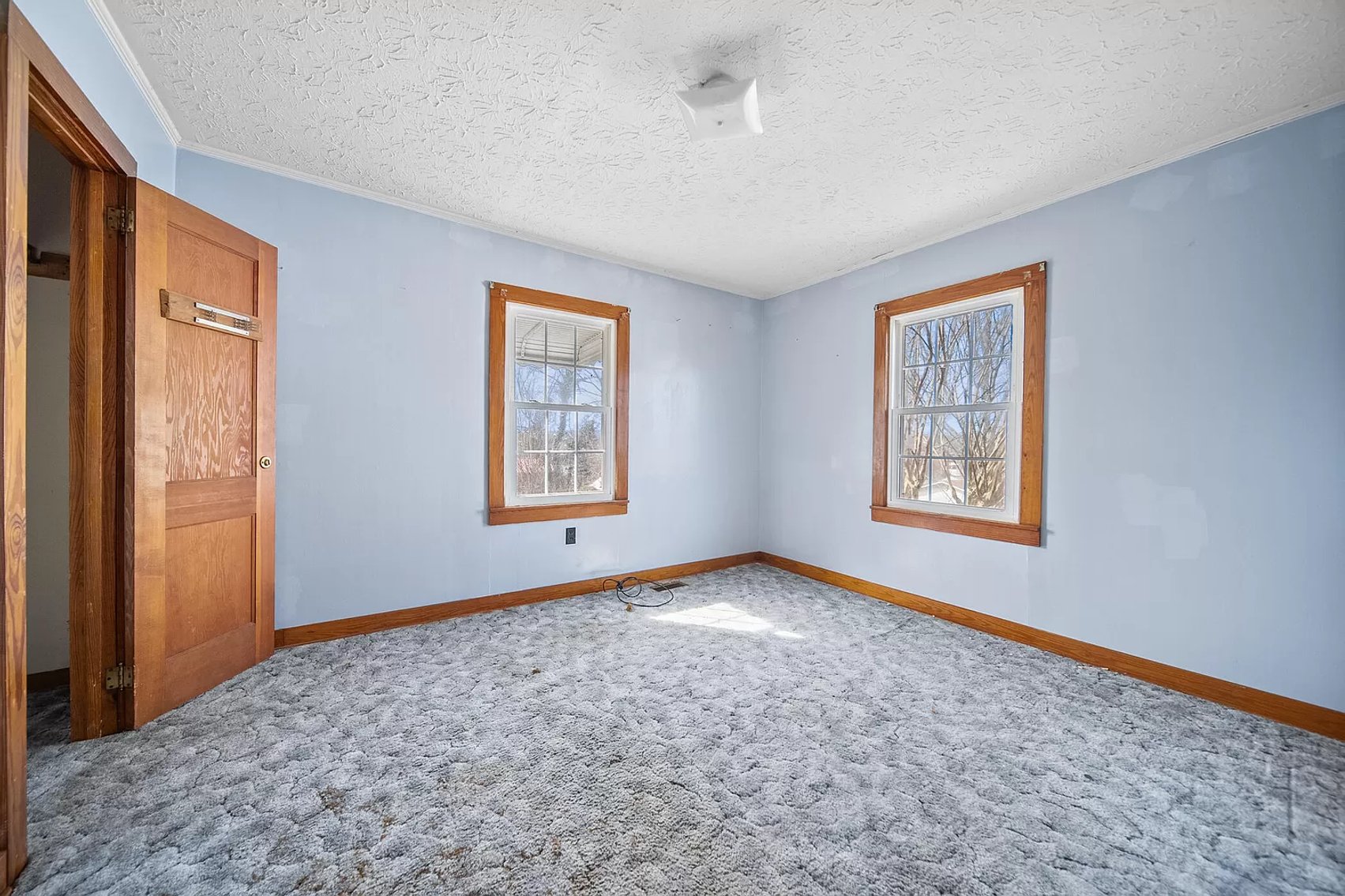 Image for ABSOLUTE REAL ESTATE AUCTION - THURSDAY APRIL 4TH AT 9AM