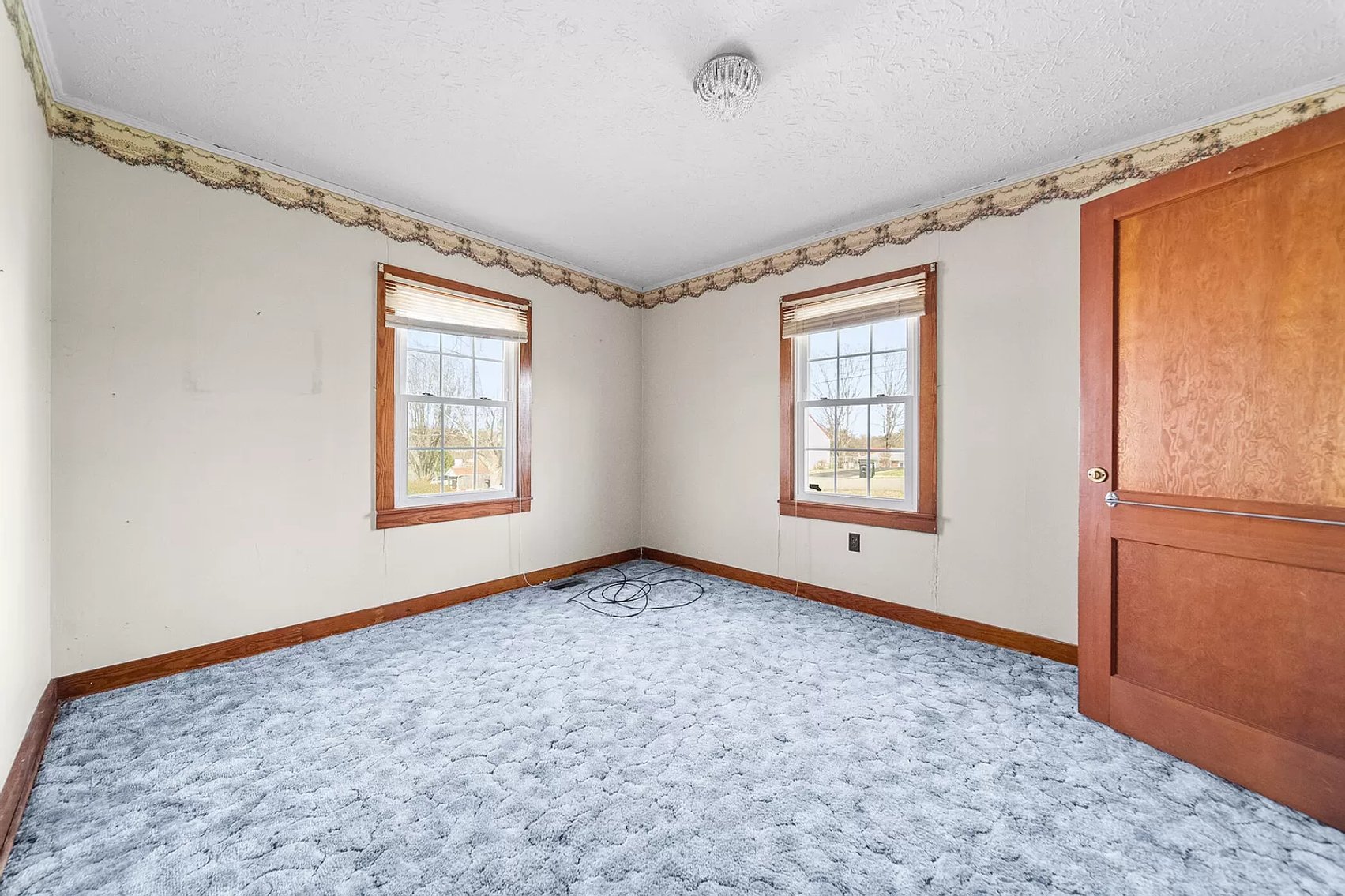 Image for ABSOLUTE REAL ESTATE AUCTION - THURSDAY APRIL 4TH AT 9AM