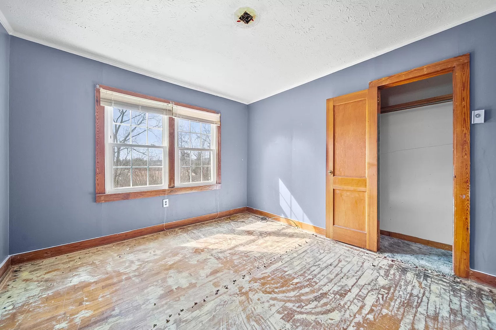 Image for ABSOLUTE REAL ESTATE AUCTION - THURSDAY APRIL 4TH AT 9AM