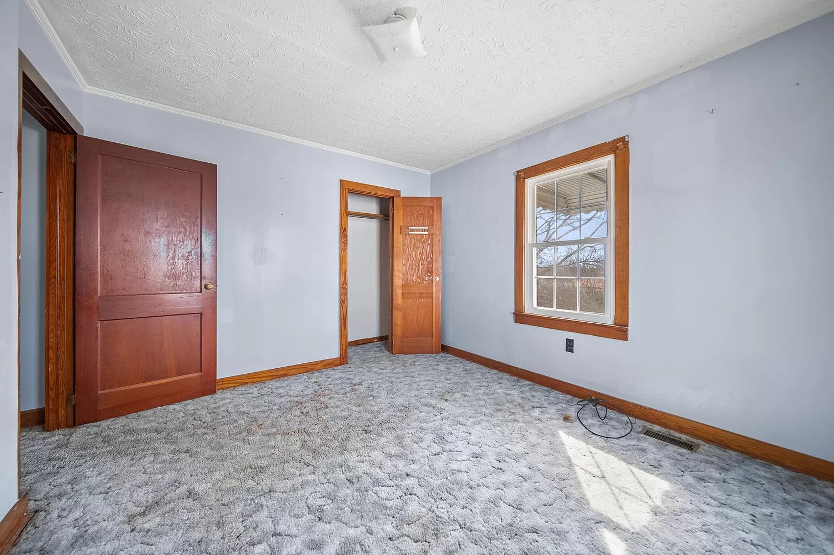 Image for ABSOLUTE REAL ESTATE AUCTION - THURSDAY APRIL 4TH AT 9AM