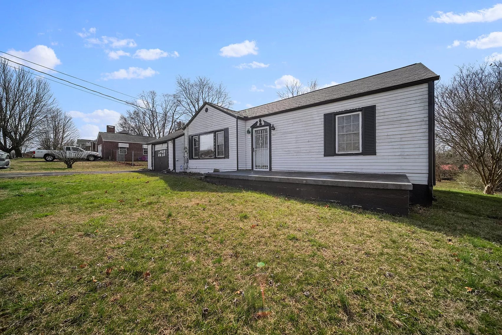 Image for ABSOLUTE REAL ESTATE AUCTION - THURSDAY APRIL 4TH AT 9AM