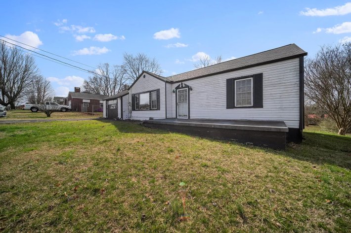 Image for ABSOLUTE REAL ESTATE AUCTION - THURSDAY APRIL 4TH AT 9AM