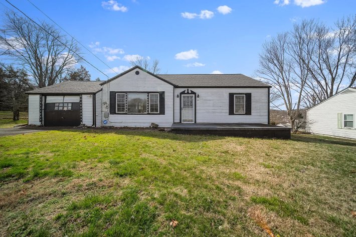 Image for ABSOLUTE REAL ESTATE AUCTION - THURSDAY APRIL 4TH AT 9AM