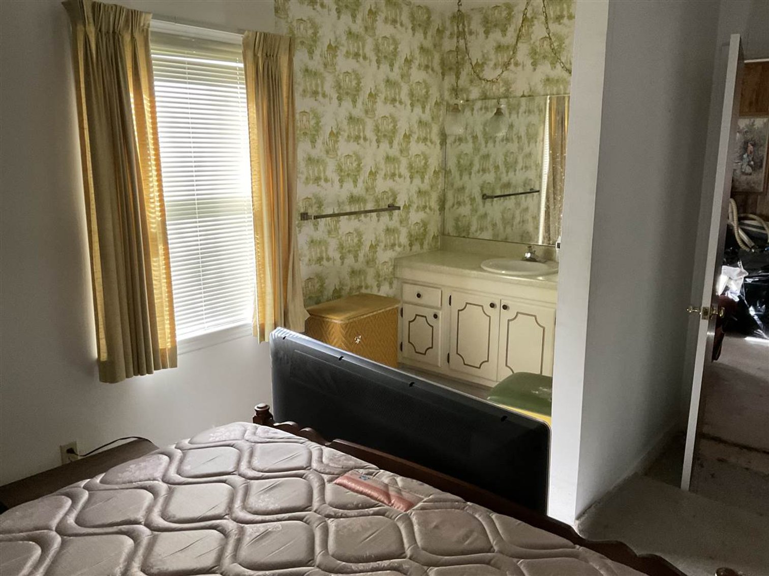 Image for Mr. & Mrs. R Mullis Estate (deceased)