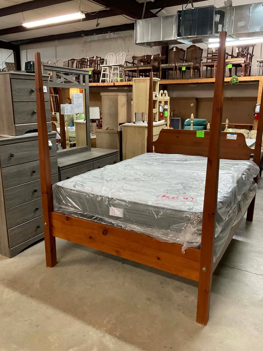 Image for New and Nearly New Thrift Shop Retirement Auction Events - LIVE AUCTION