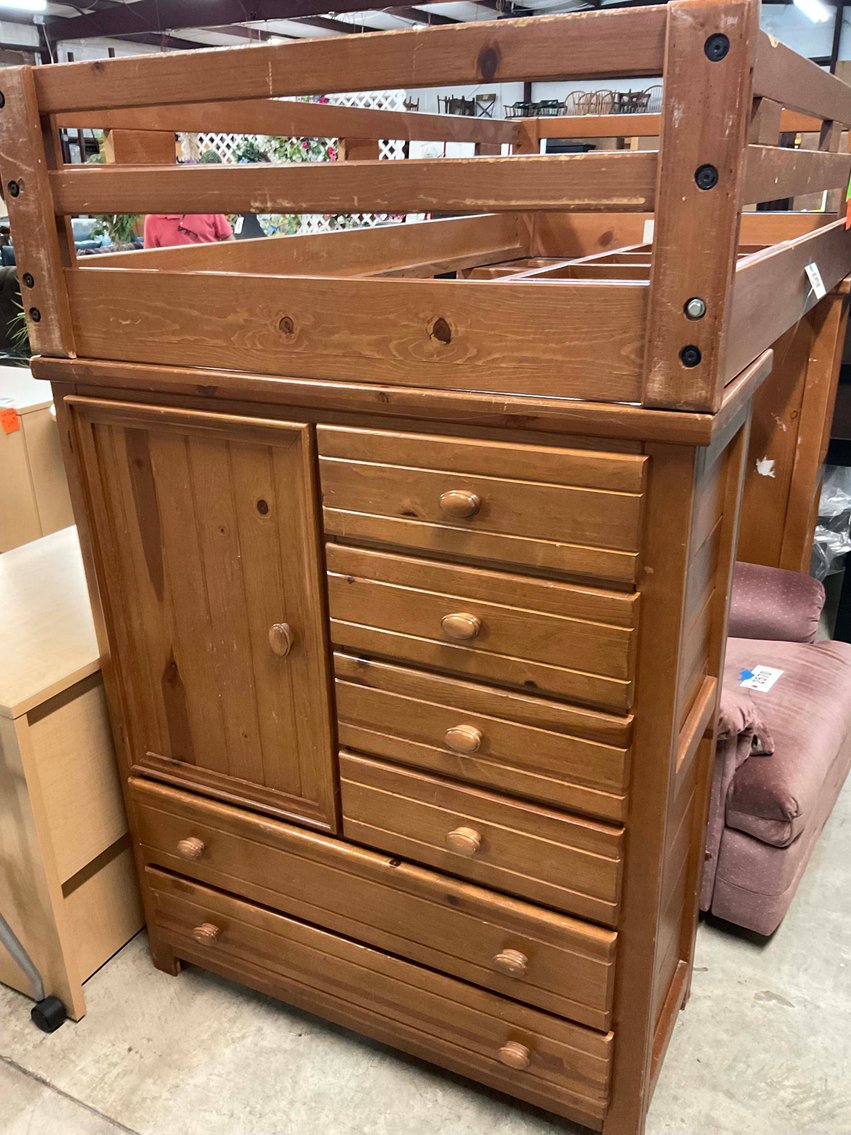 Image for New and Nearly New Thrift Shop Retirement Auction Events - LIVE AUCTION