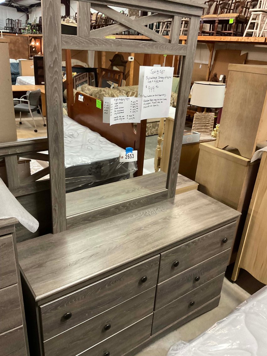 Image for New and Nearly New Thrift Shop Retirement Auction Events - LIVE AUCTION