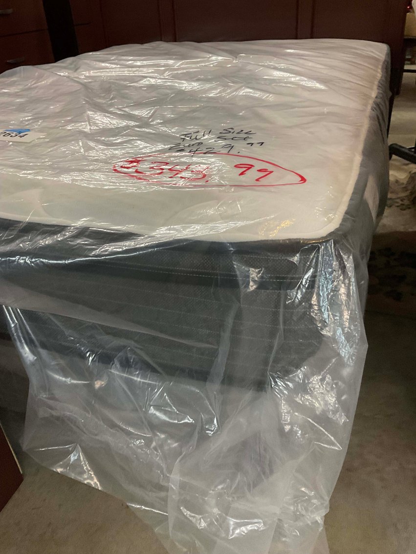 Image for New and Nearly New Thrift Shop Retirement Auction Events - LIVE AUCTION