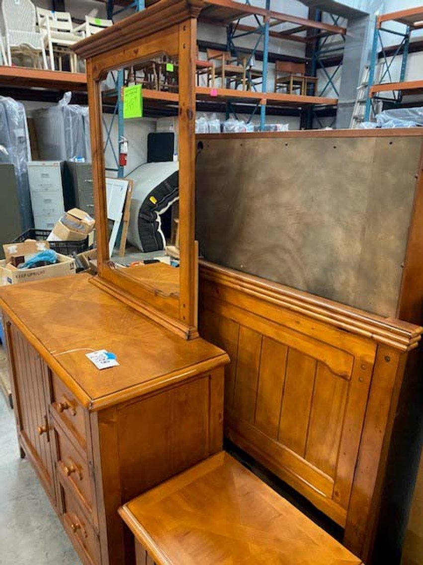 Image for Round 2: New and Nearly New Thrift Shop Retirement Auction Events - LIVE AUCTION