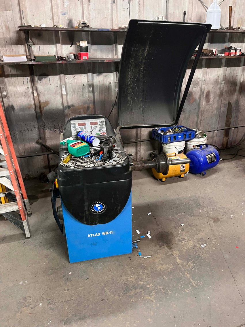 Image for Boyd's Automotive in Sanford Retirement Auction!