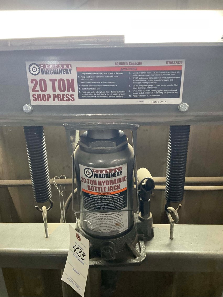 Image for Boyd's Automotive in Sanford Retirement Auction!