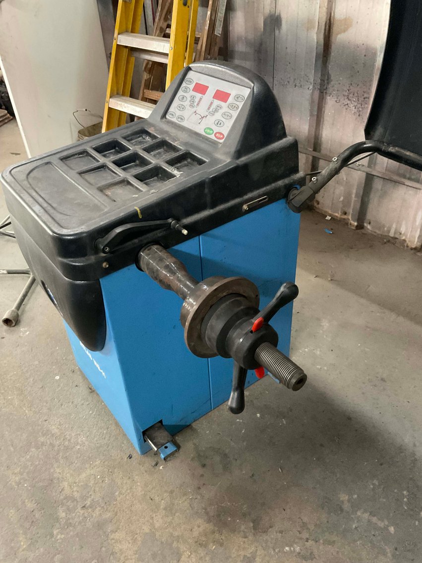 Image for Boyd's Automotive in Sanford Retirement Auction!