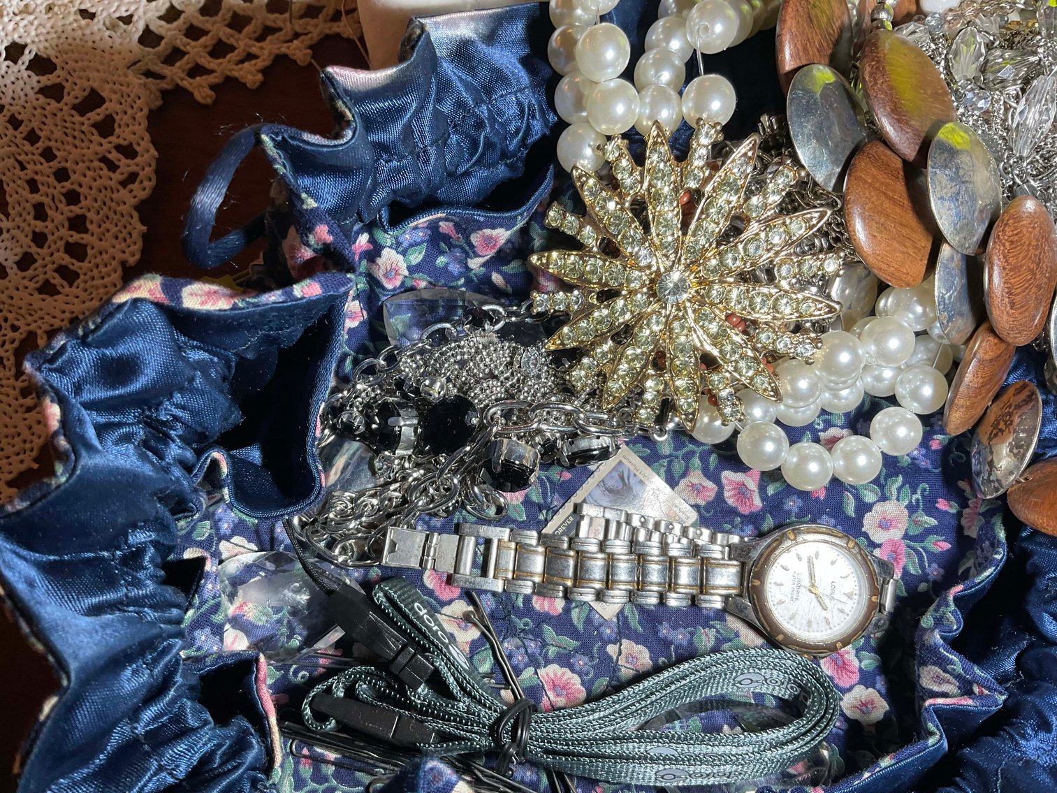 Image for Complete contents of a home in Erwin selling in an online absolute auction!