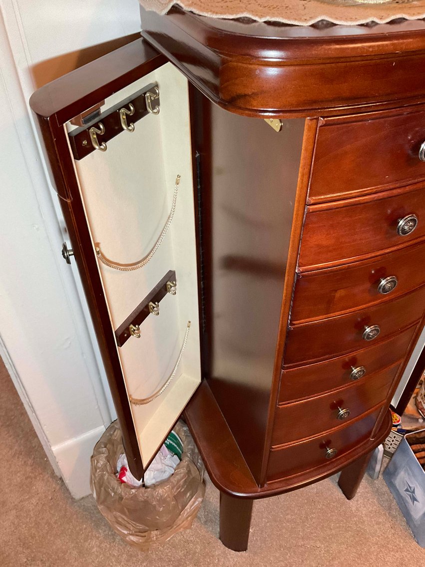 Image for Complete contents of a home in Erwin selling in an online absolute auction!