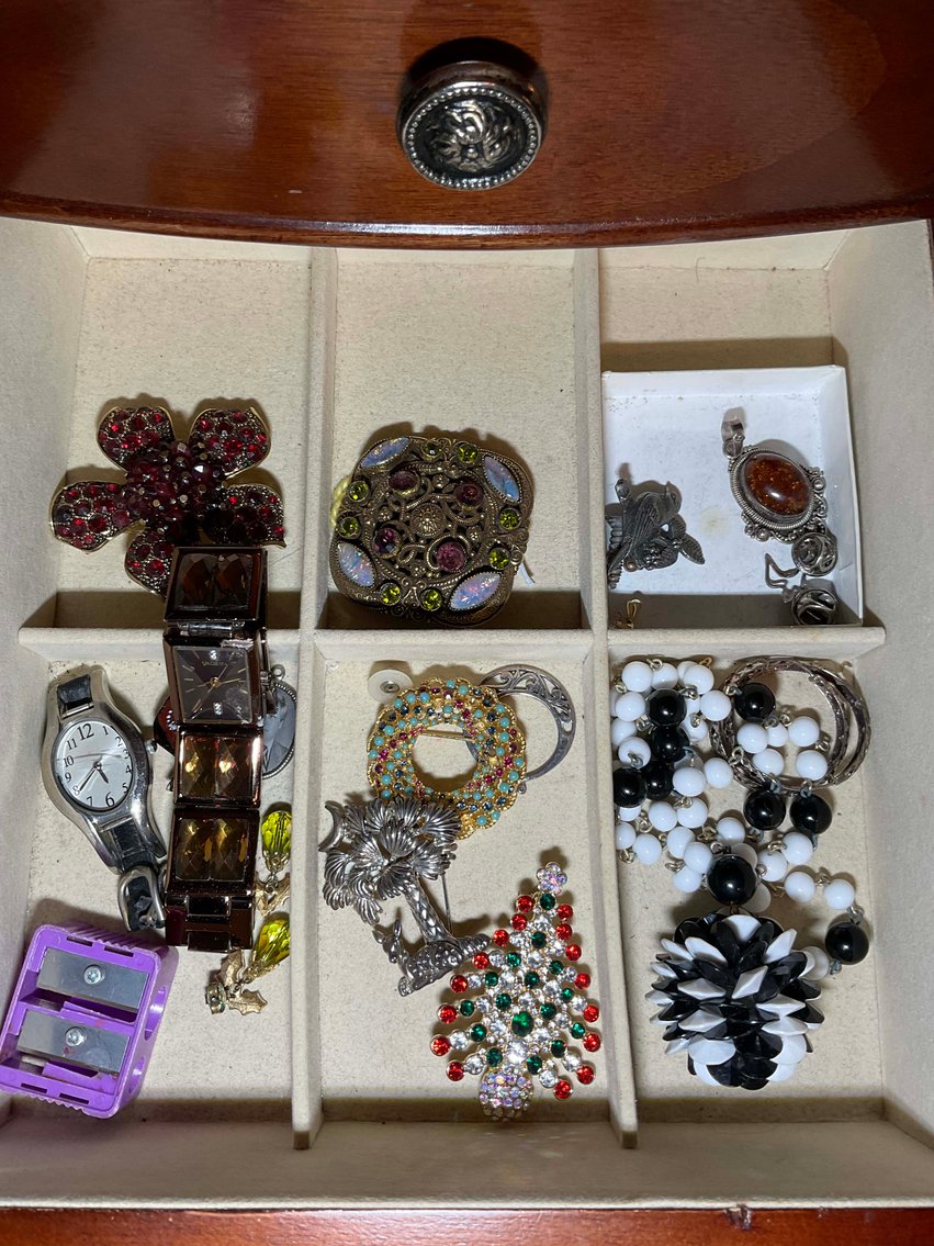 Image for Complete contents of a home in Erwin selling in an online absolute auction!